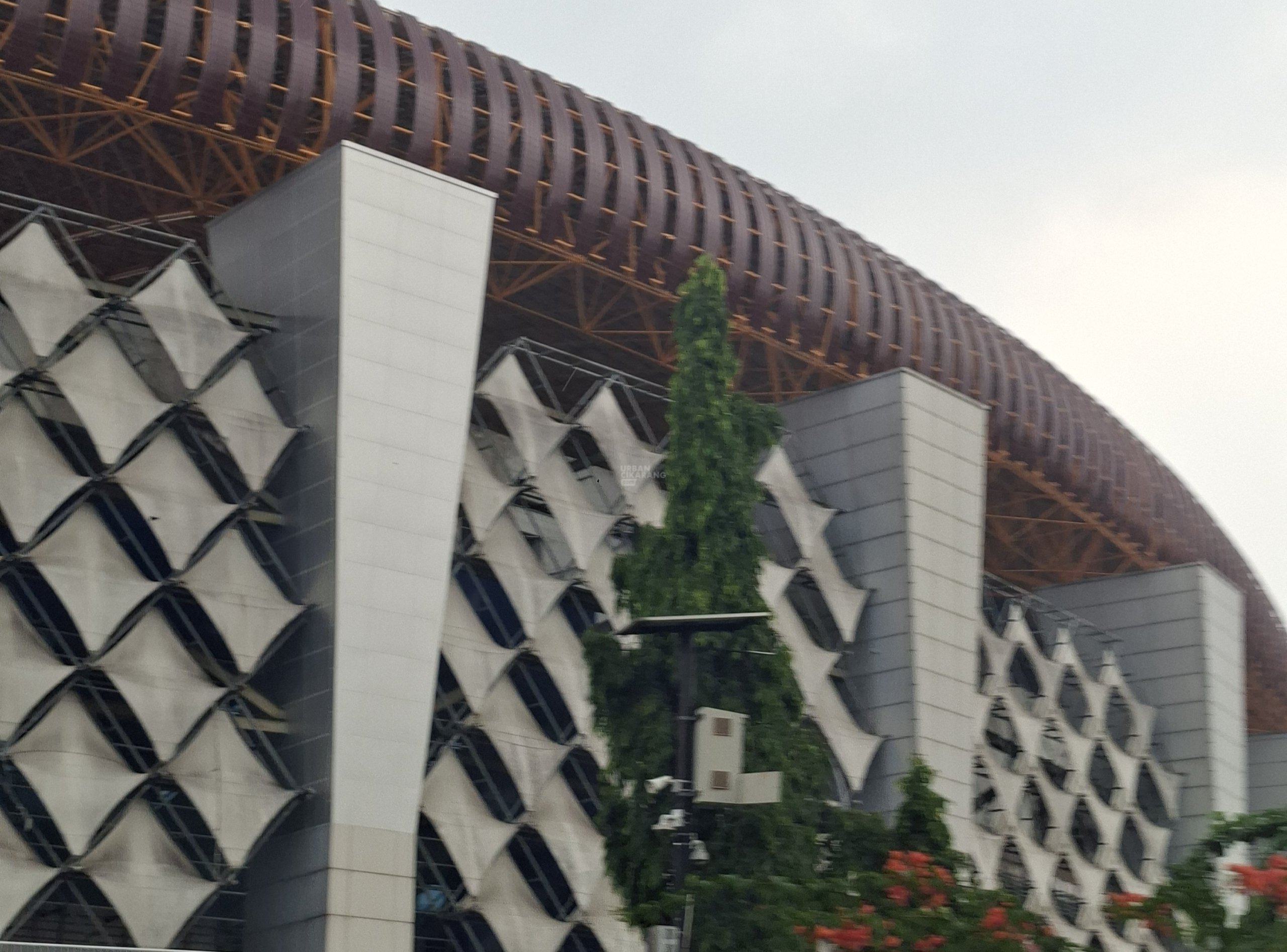 Wajah Baru Atap Stadion Wibawa Mukti, Ikon Olahraga Kabupaten Bekasi Mulai Berbenah