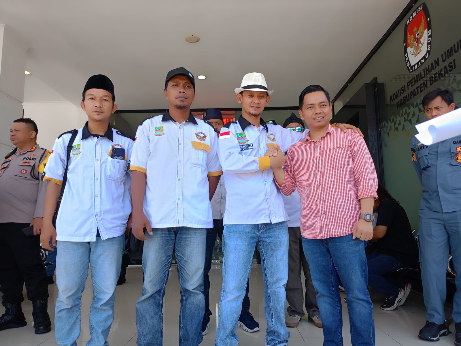 LSM Garda Bekasi Gelar Aksi Damai di Depan Kantor KPU Kab. Bekasi