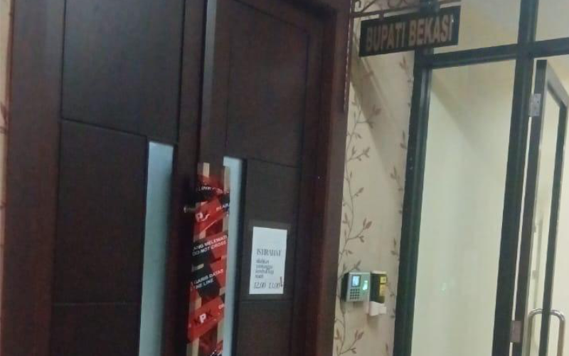 Ruang Bupati Bekasi Disegel KPK
