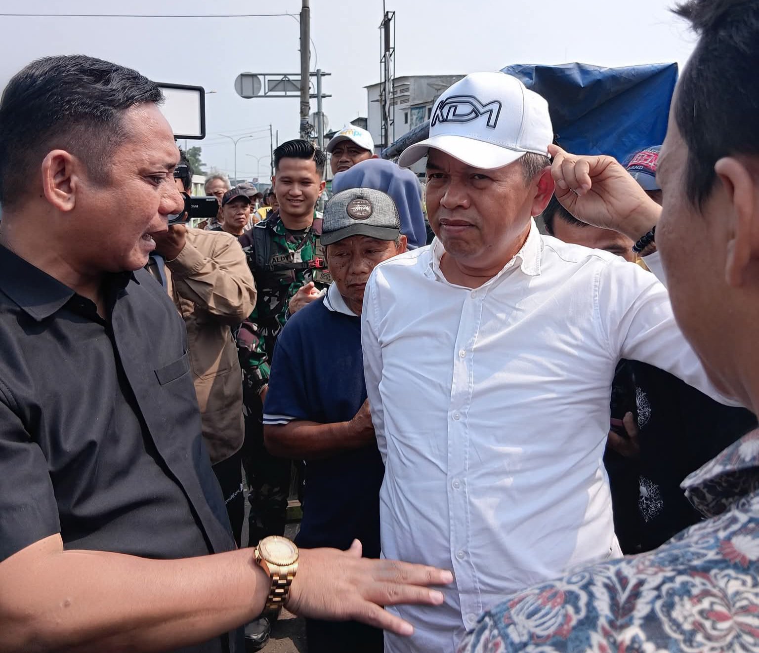 Dedi Mulyadi Kunjungi Pasar Tumpah Cikarang, Dorong Penataan Tanpa Merugikan Pedagang Kecil