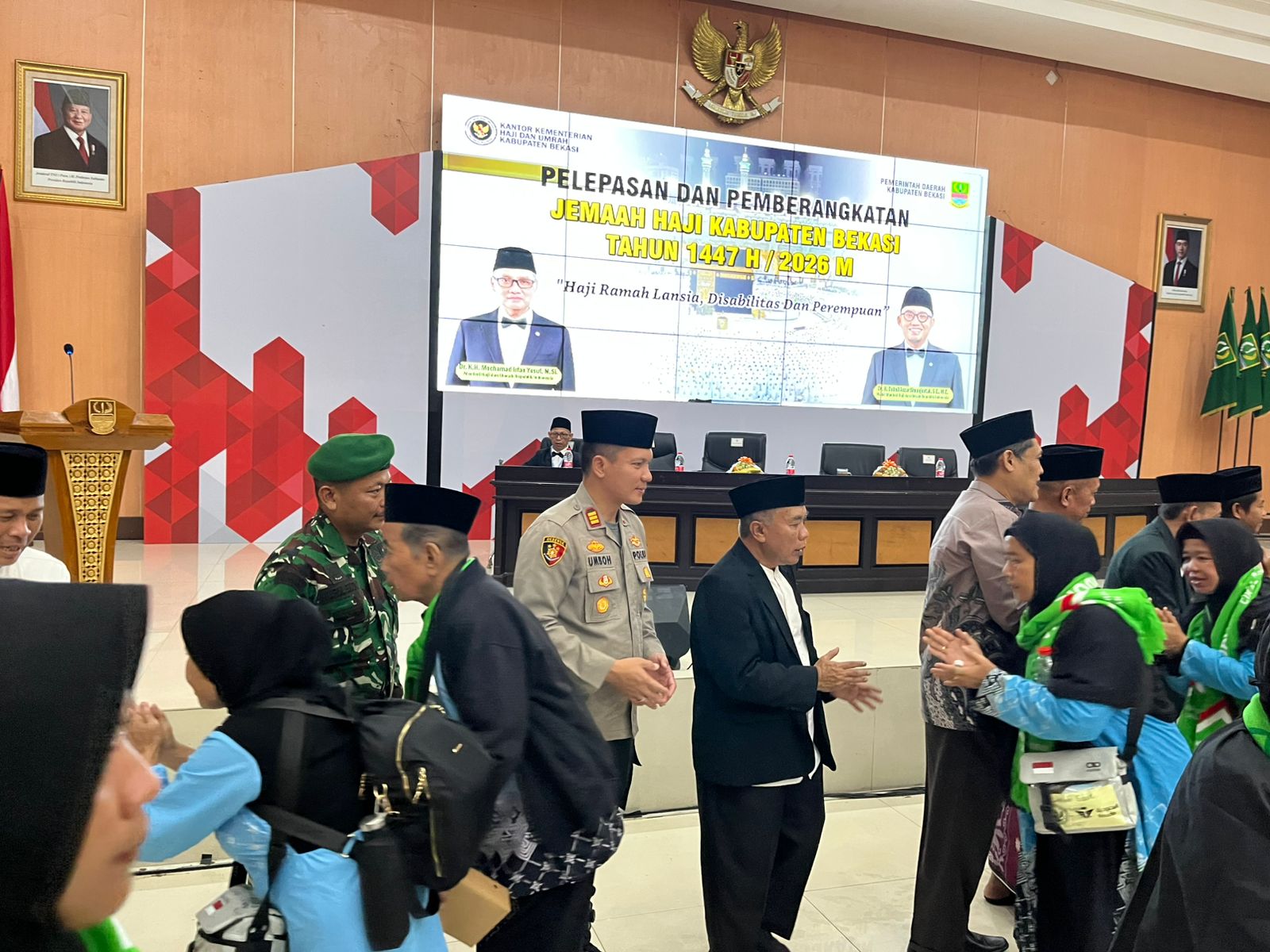445 Jamaah Kloter Pertama asal Kabupaten Bekasi Tahun 1447 H/2026 M Diberangkatkan