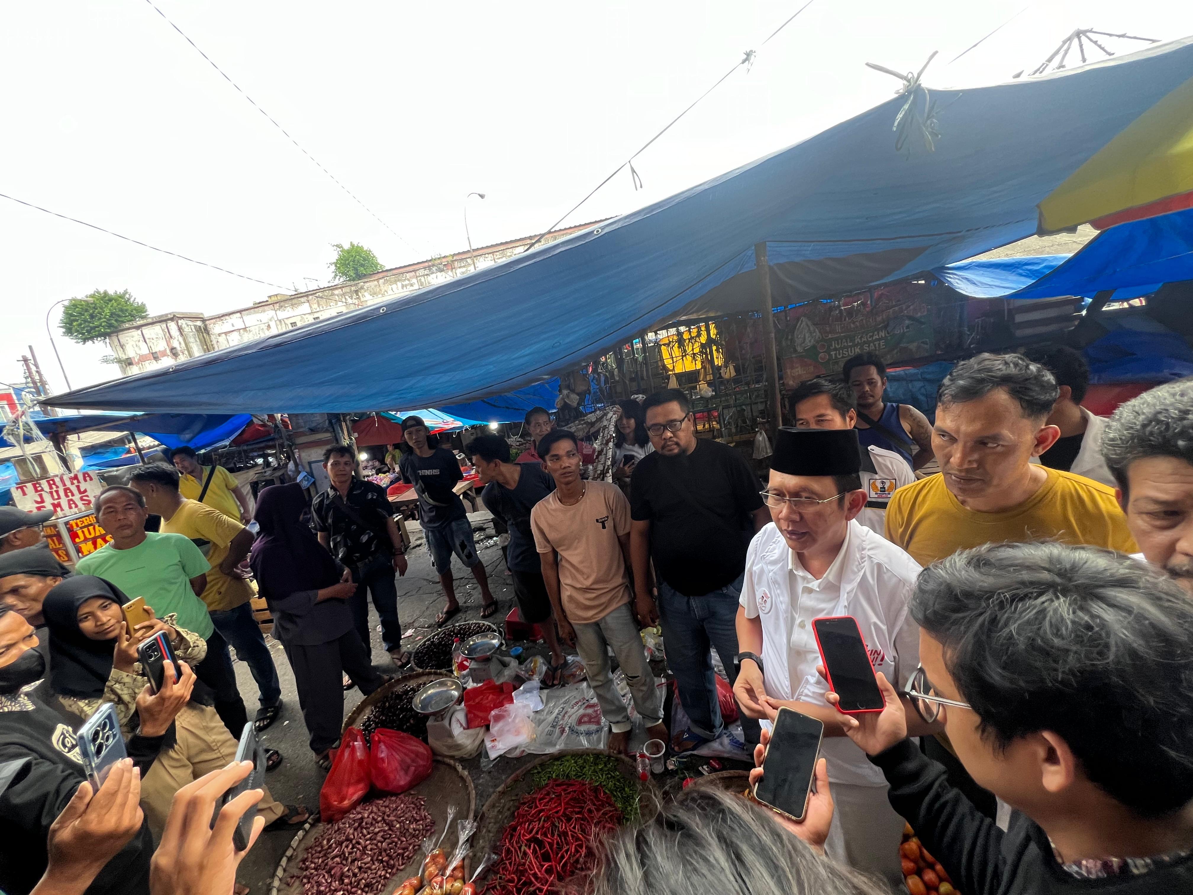 Calon Bupati Dani Ramdan Blusukan ke Pasar Cikarang, Ini Janjinya Jika Terpilih