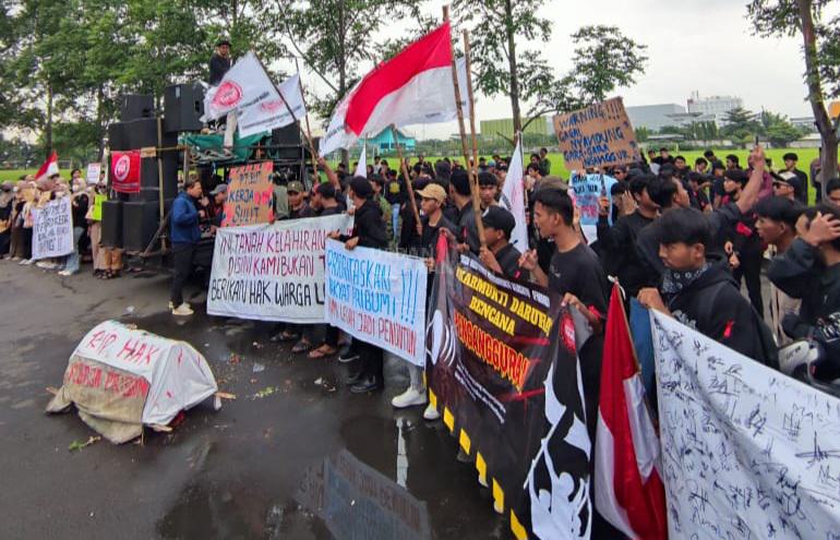 Ratusan Warga Mekarmukti Desak PT Mattel Indonesia II untuk Perhatikan Tenaga Kerja Lokal