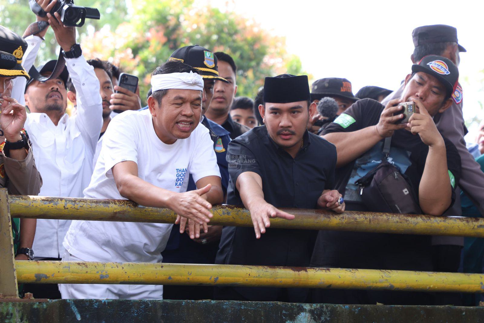 Bangunan di Sepanjang Bantaran Kali Sepak Dibongkar