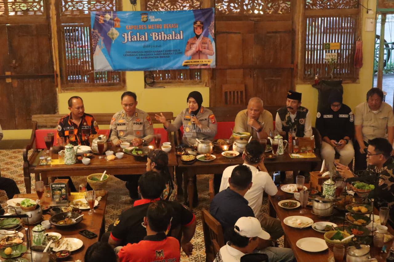 Sinergi Pasca Lebaran, Kapolres Metro Bekasi Rangkul Ormas dan LSM dalam Halal Bihalal