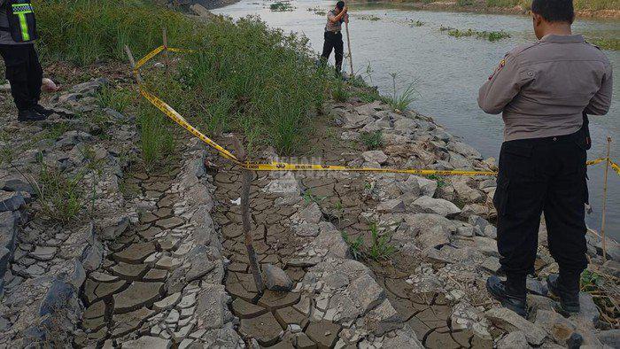 Pelajar Temukan Kerangka Manusia di Bantaran Sungai Citarum Pebayuran