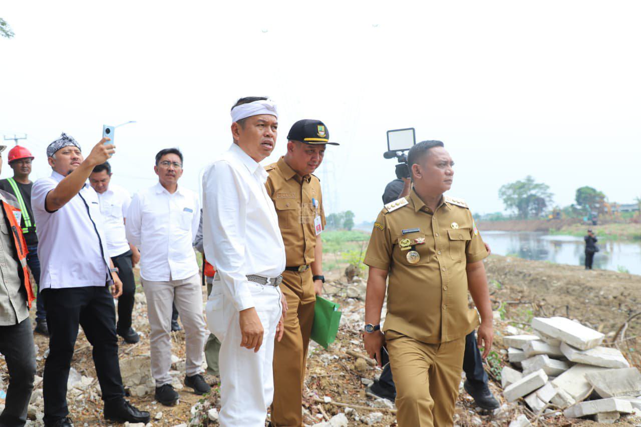 Kunjungi Kali CBL, KDM Minta Normalisasi 16 Kilometer Rampung Tahun Ini