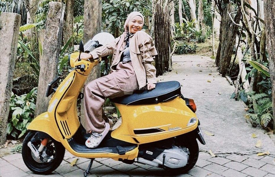 Keren! Cewek Jomblo Asal Cikarang Ini Motoran Keliling Kota di Jawa Tengah dan Jawa Barat