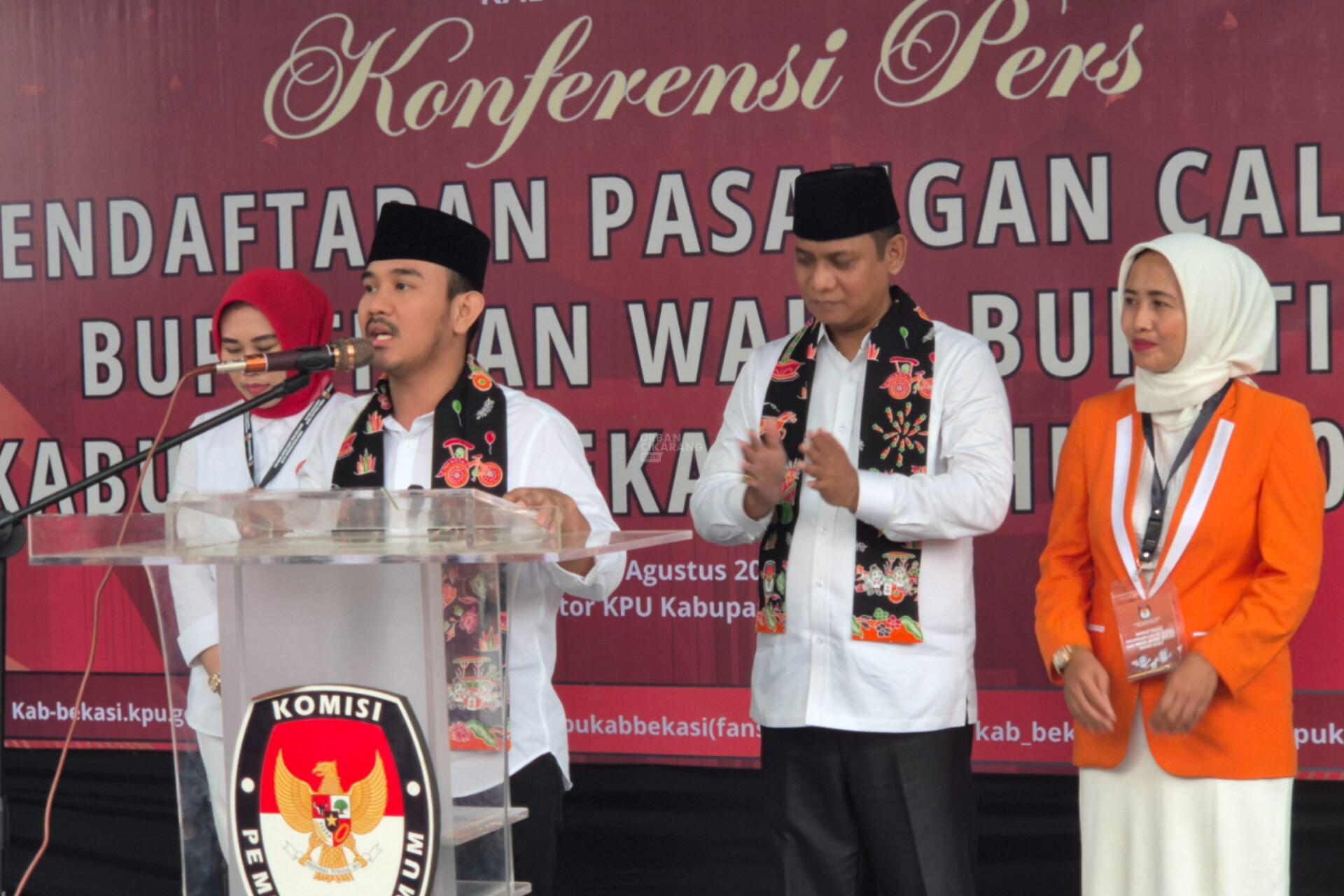 Pasangan Ade Kuswara Kunang - Asep Surya Atmaja Resmi Daftar ke KPU Kab. Bekasi 