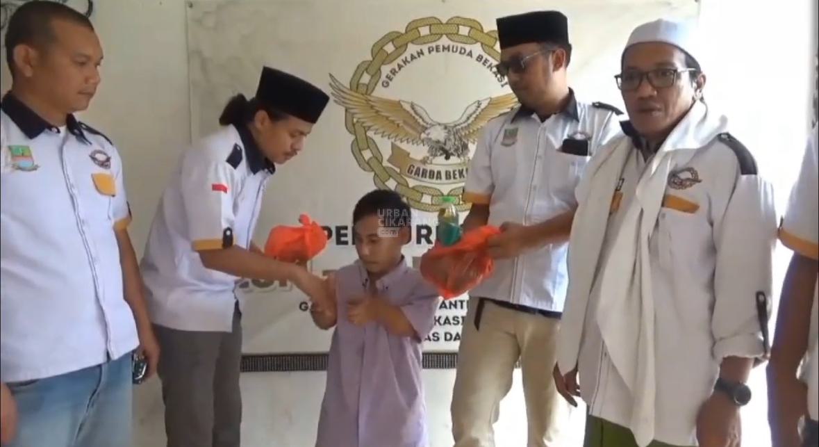 Jelang Ramadan, LSM Garda Bekasi Santuni Warga Disabilitias