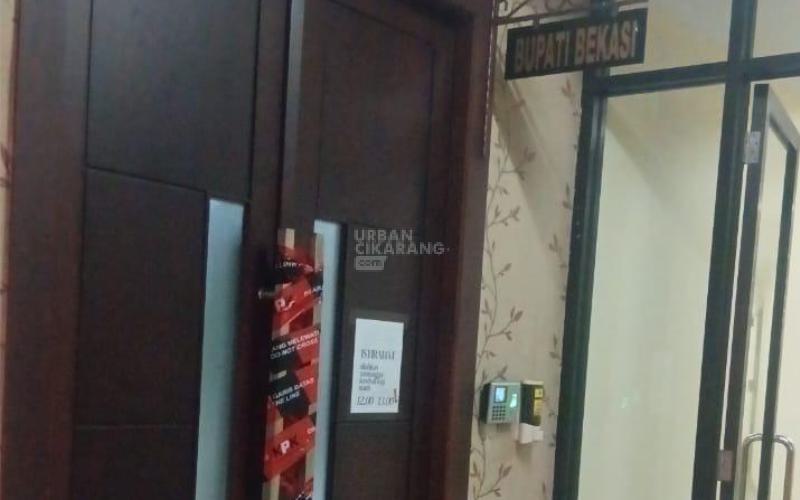 Ruang Bupati Bekasi Disegel KPK