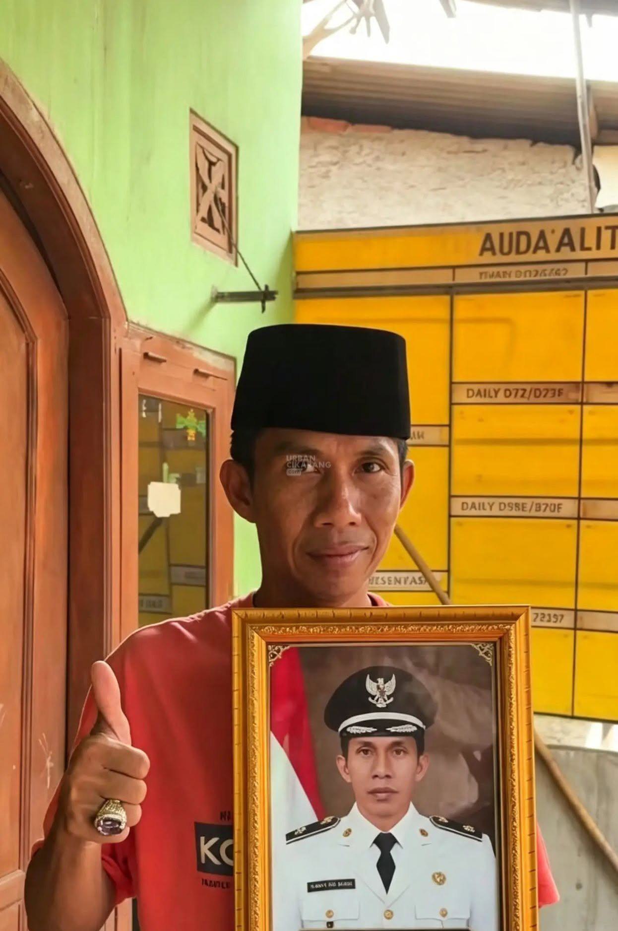 Sehari-hari Jadi Pemilah Limbah Pabrik, Surya Kalahkan Petahana di Pilkades Mekarwangi dengan Selisih 92 Suara