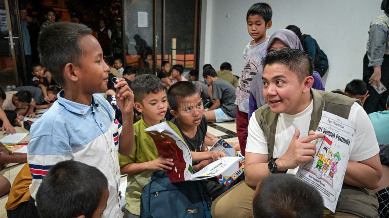 Kunjungi Sekolah Rakyat Cikarang, Seskab Teddy Terharu Dengar Cita-cita Anak Yatim